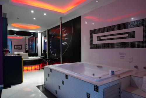 อ่างแช่น้ำร้อน, Motel Fantasy 2 (Adult Only) in กอนตาเจง