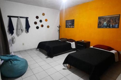 Casa AMPLIA en excelente UBICACIÓN! in Santa Julia, Mexico