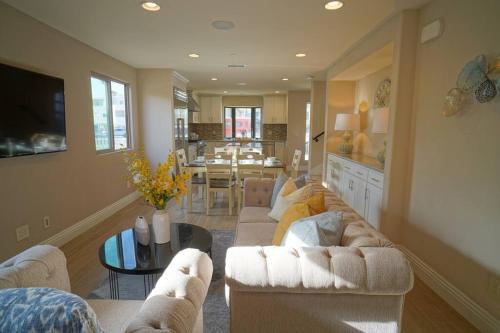 Steps from the Sand-Rooftop Spa-Incredible Views in Newport Beach, USA