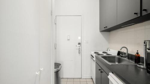 Apartment 223: Hells Kitchen in New York, USA