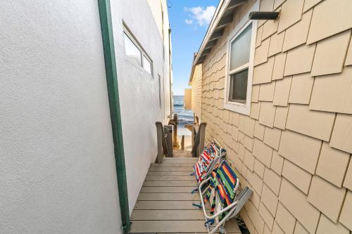 Beachfront Malibu House with 3 Decks, Jacuzzi, Sauna