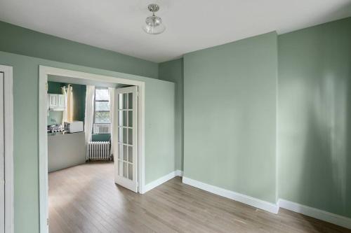 Apartment 566: East Village in New York, USA