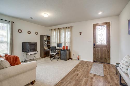 Lovely Richmond Home with Outdoor Kitchen and Grill! in Richmond, USA