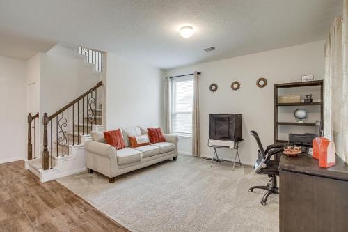 Lovely Richmond Home with Outdoor Kitchen and Grill! in Richmond, USA