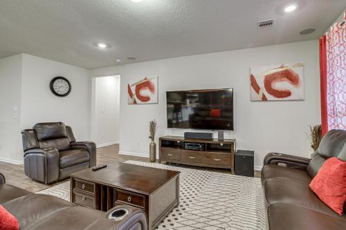 Lovely Richmond Home with Outdoor Kitchen and Grill! in Richmond, USA