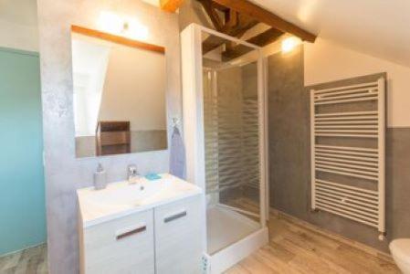 Zuhanyzó, Gite jardin du garde in Savigne-Sous-Le-Lude