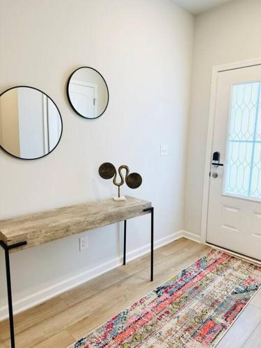 مدخل, Luxury Townhome in Fayetteville in Fayetteville