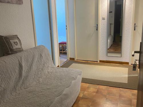 Appartement 3 pièces avec balcon, proche commodités, ascenseur - FR-1-515-203 Appartement 3 pièces avec balcon, proche commodités, ascenseur - FR-1-515-203