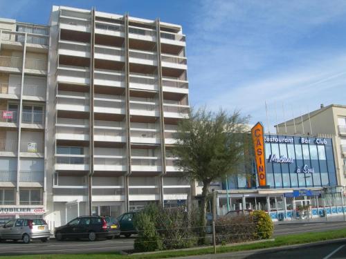 Appartement 2 Chambres - Spacieux, Face Mer, Parking Prive - FR-1-323-333 in La Paree Jesus