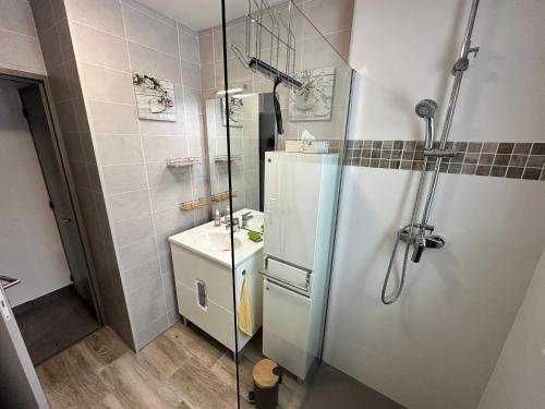 Charmant 2 pièces rénové avec balcon Sud/Ouest, proche centre de Villard de Lans et station - FR-1-515-199 Charmant 2 pièces rénové avec balcon Sud/Ouest, proche centre de Villard de Lans et station - FR-1-515-199