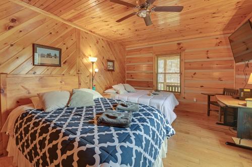 Pet-Friendly Cabin with Hot Tub in Daniel Boone NF in Beattyville, USA