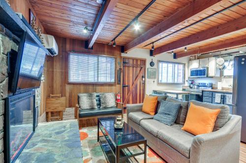 Inviting Mt Hood Cabin with Deck 1 Mi to Skibowl! - image 13