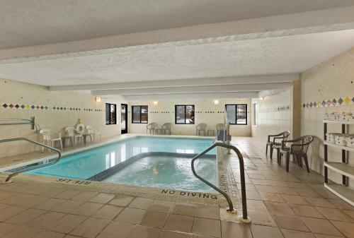 Quality Inn Traverse City by The Bay - image 10