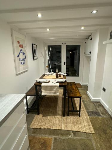 Lyndale in Chapel West