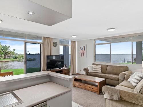 . Yarrawonga Lakeside Apartment 41