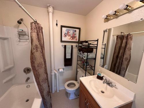 Carriage Inn - Tarpley Suite 5 in Bandera, USA