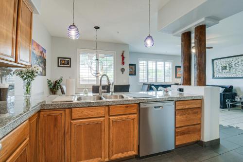 Golf, Hike and Bike Townhome in Fountain Hills! in ฟาวเท่นฮิลล์