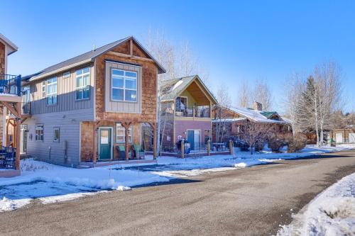 Luxe Colorado Cabin about 4 Mi to Granby Ranch!