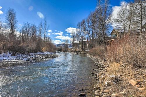 Luxe Colorado Cabin about 4 Mi to Granby Ranch!