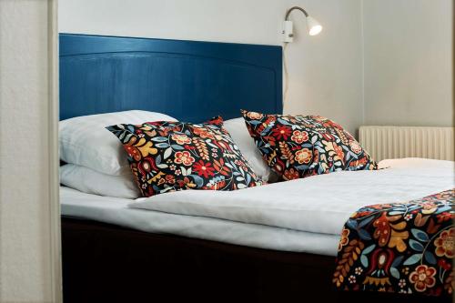2 twin beds