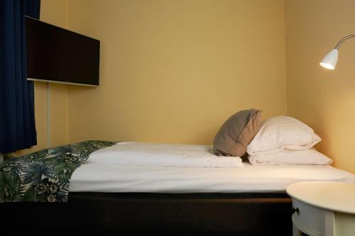 1 twin bed