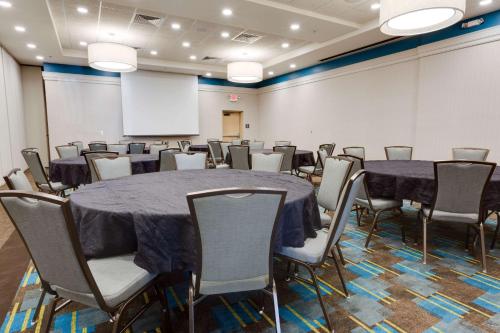 Drury Plaza Hotel St. Louis St. Charles - image 2
