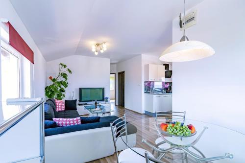 Apartments with parking space Bilice Krka - 13545 - image 4