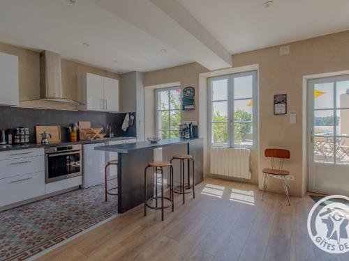 Maison Authentique sur 3 Niveaux avec Terrasse et Vue Loire - FR-1-622-38 in Ingrandes (Pays de la Loire)