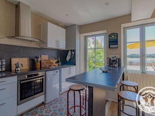 Maison Authentique sur 3 Niveaux avec Terrasse et Vue Loire - FR-1-622-38 in Ingrandes (Pays de la Loire)