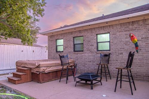 Lake Conroe Sunset House