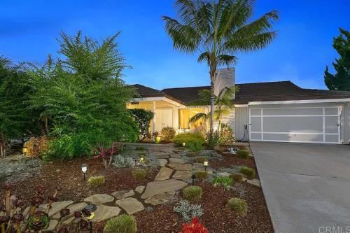 Carlsbad home close to the beach and the village in Carlsbad, USA