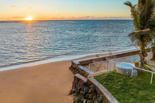 Corner Luxury Ethereal Hawaii Beachfront Estate for Monthly Rental with Private Beach & 3 Beachfront Jacuzzis & Snorkeling Reef & Jurassic Park Film Site