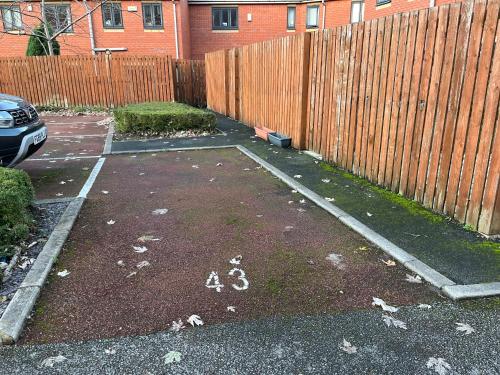Entire house with parking, Manchester (fotografie 2)