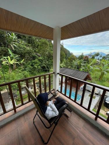 Villa Adendri Riverhills near Curug Ciherang