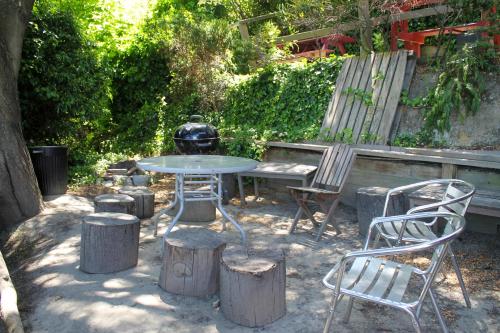 Hippo Lodge Backpackers – Queenstown, CA