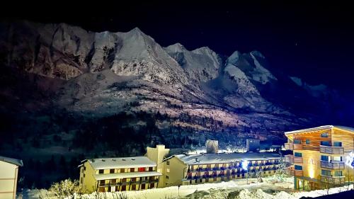 Italian Alps gateway - Huge, Comfortable place! Passo Tonale