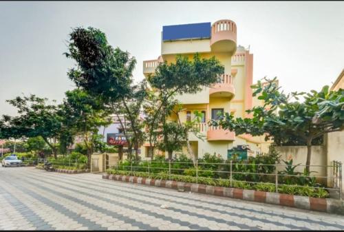 Goroomgo Moon CT Road Puri - 100 Meter From Sea Beach - Best Choice of Travelers