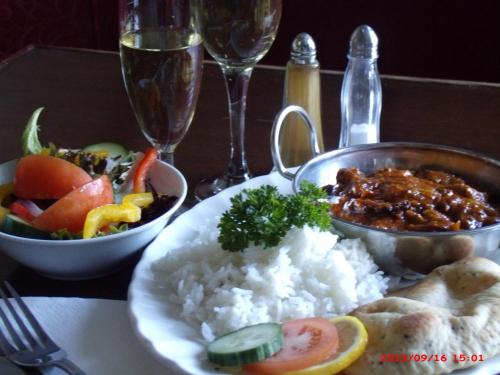The Golden Lion Hotel - image 4