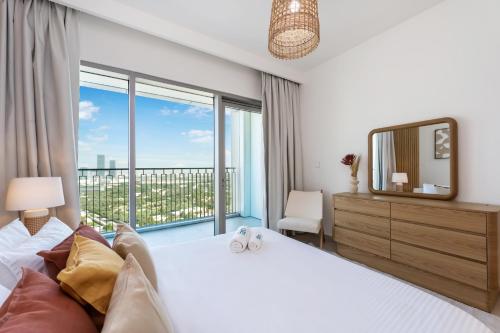 FAM Living - 2BR Home in the Heart of Downtown - Opulent Interiors - image 4