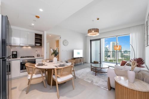 FAM Living - 2BR Home in the Heart of Downtown - Opulent Interiors - image 12