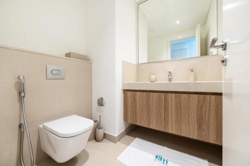 FAM Living - 2BR Home in the Heart of Downtown - Opulent Interiors - image 9