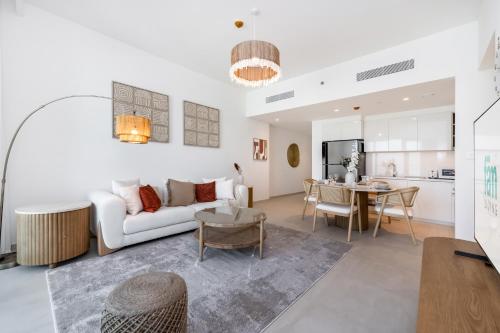 FAM Living - 2BR Home in the Heart of Downtown - Opulent Interiors - image 2