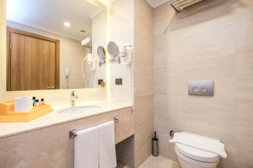 room detail thumbnail 2