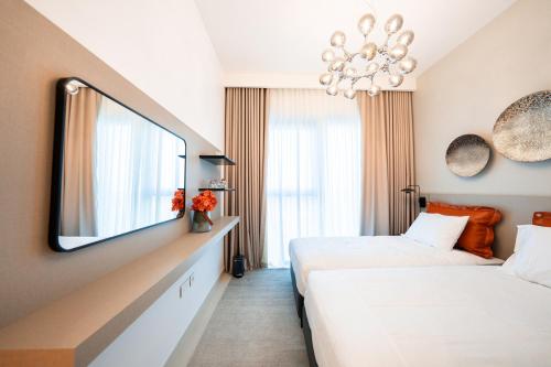 Spectacular -901 Downtown Views II T 1 - image 3