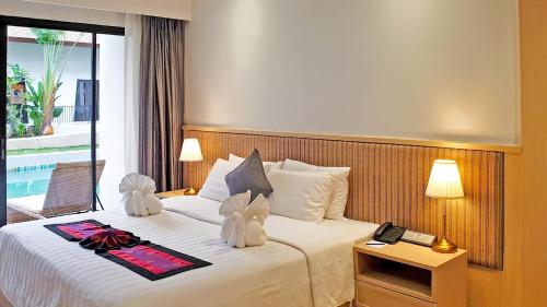 Deluxe Pool Access (Double Room) image 10