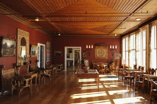Kviknes Hotel - image 6