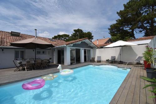 Location vacances capbreton superbe villa avec piscine pour 8 personnes - Location, gîte - Capbreton