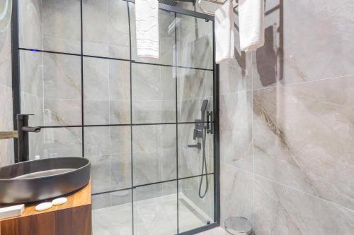 Deluxe Suite with Spa Bath