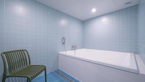 room detail thumbnail 2