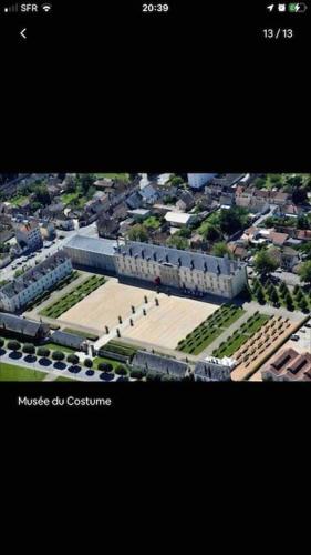 Le Black & White F 2 de 55 m 2 (4 pers). in Moulins